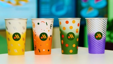 Волшебство в каждом стакане: «Вкусно — и точка» представляет свою первую коллекцию стаканов-хамелеонов