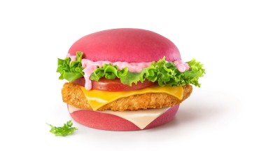 Никогда такого не было: «Вкусно — и точка» представляет розовый бургер в линейке Hello Kitty